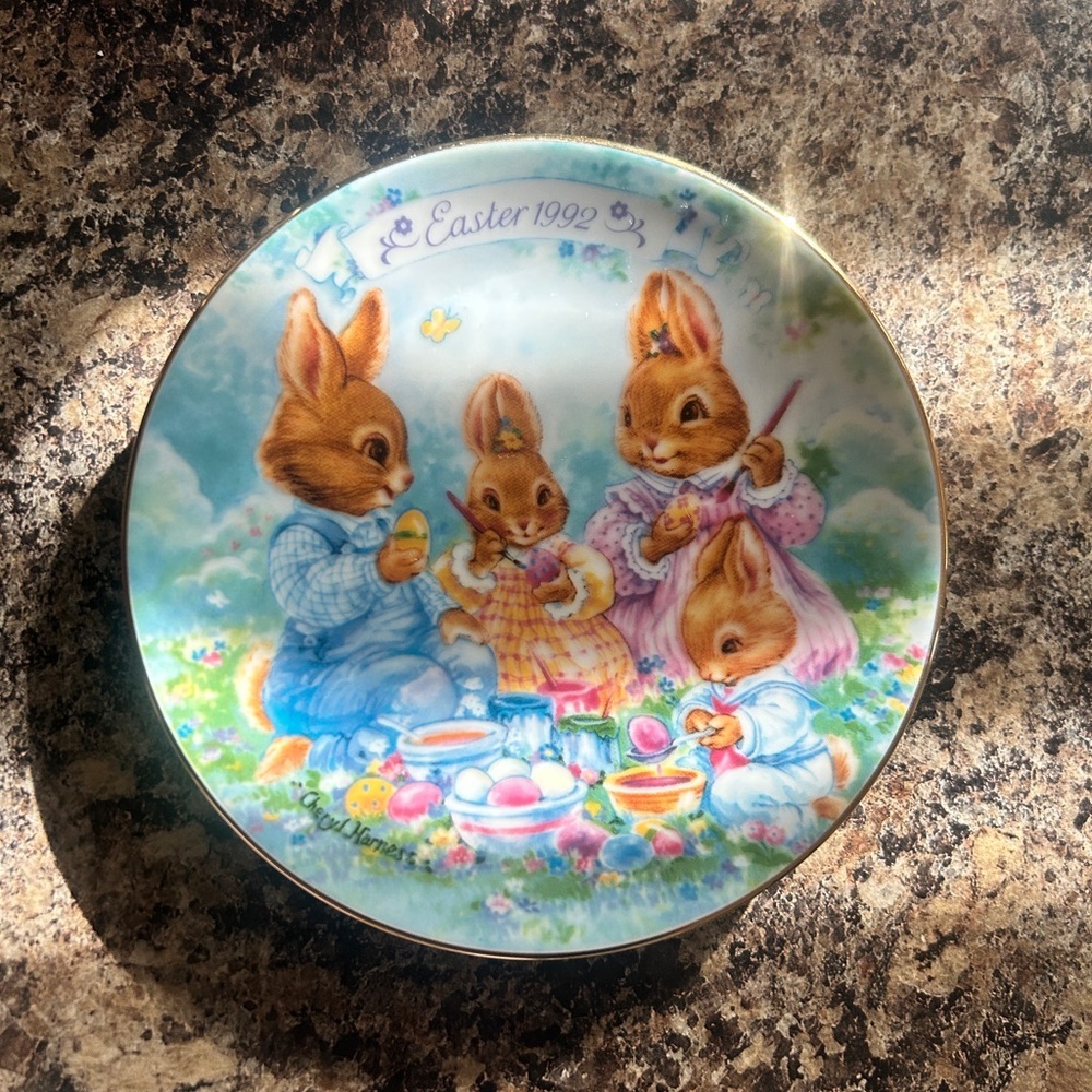 Avon 1992 Easter Plate with Gold Trim